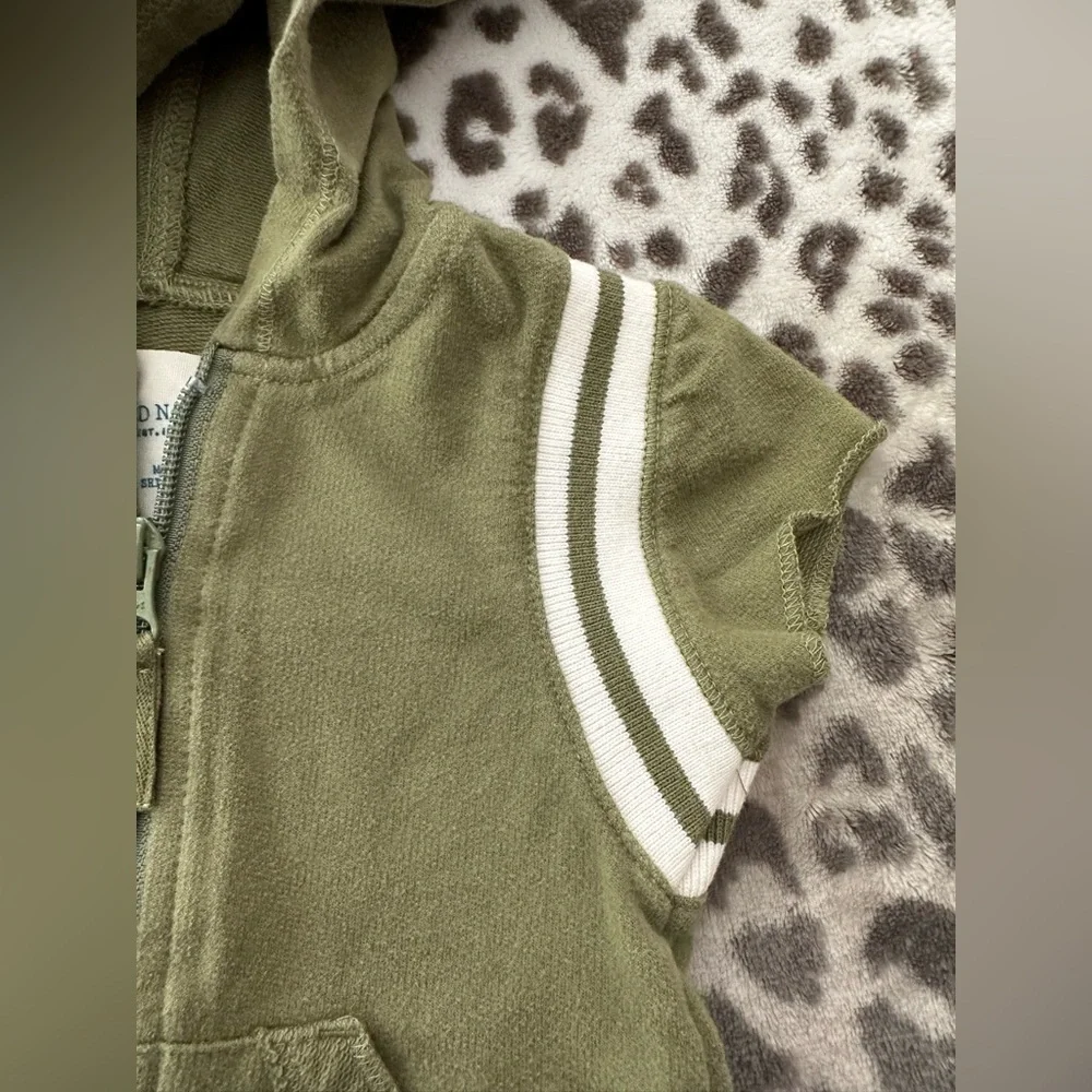 2007 NWOT Old Navy Short Sleeve Hooded Full Zip Top in Green Size 12-18 Months